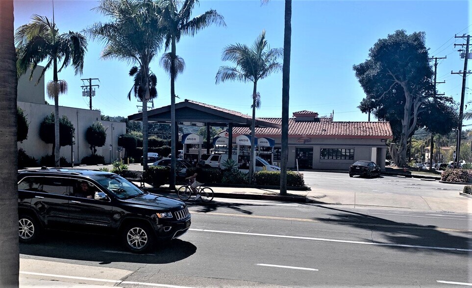 Primary Photo Of 1935 State St, Santa Barbara Service Station For Sale