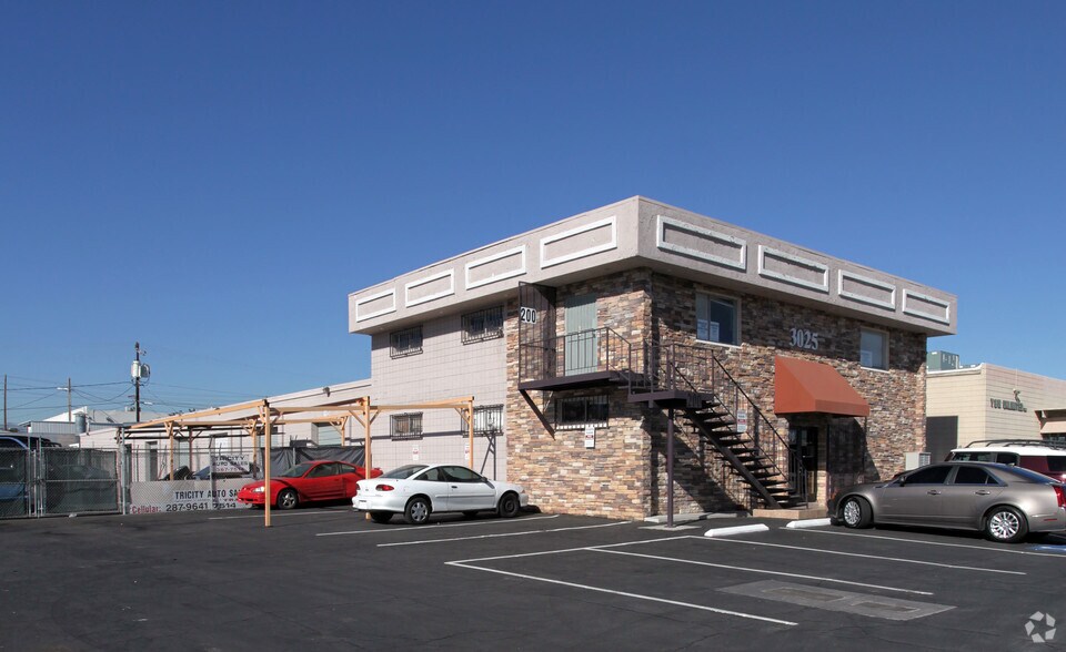 Primary Photo Of 3025 Sheridan St, Las Vegas Auto Repair For Lease