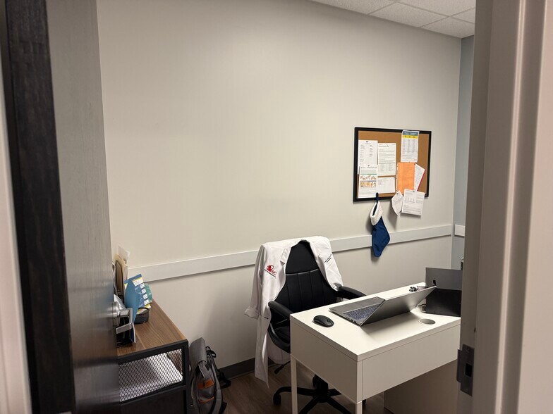 More Photos Of 290 Heritage Walk, Woodstock Medical For Lease