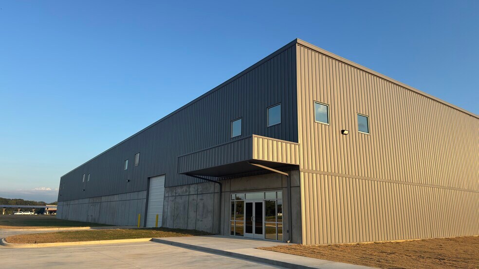 More Photos Of 17 Tab Way, Baldwyn Warehouse For Lease