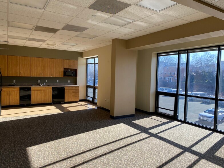 More Photos Of 943 Glenwood Station Ln, Charlottesville Medical For Lease