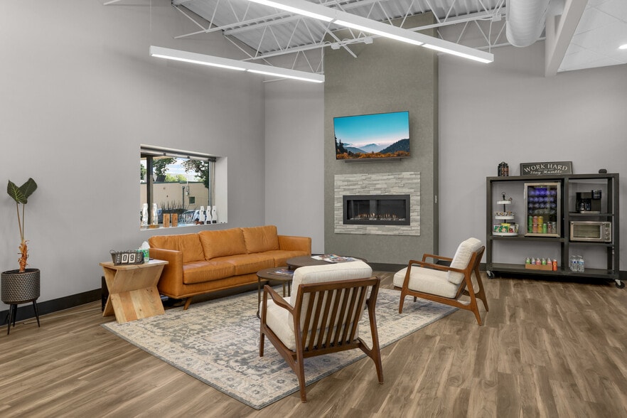 More Photos Of 4950 W 78th St, Bloomington Warehouse For Sale