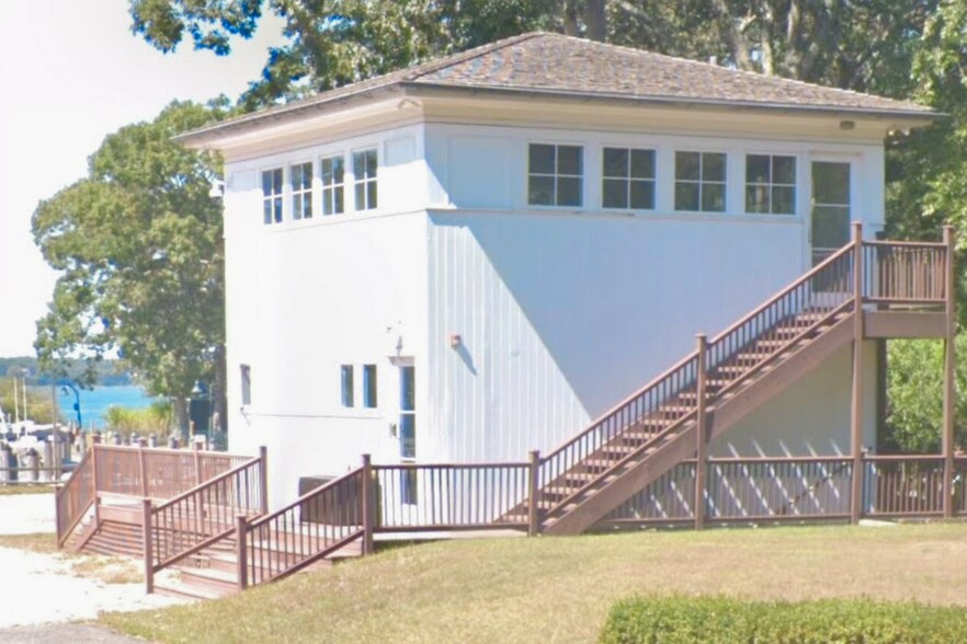 More Photos Of 219 Three Mile Harbor HC Rd, East Hampton Marina For Lease