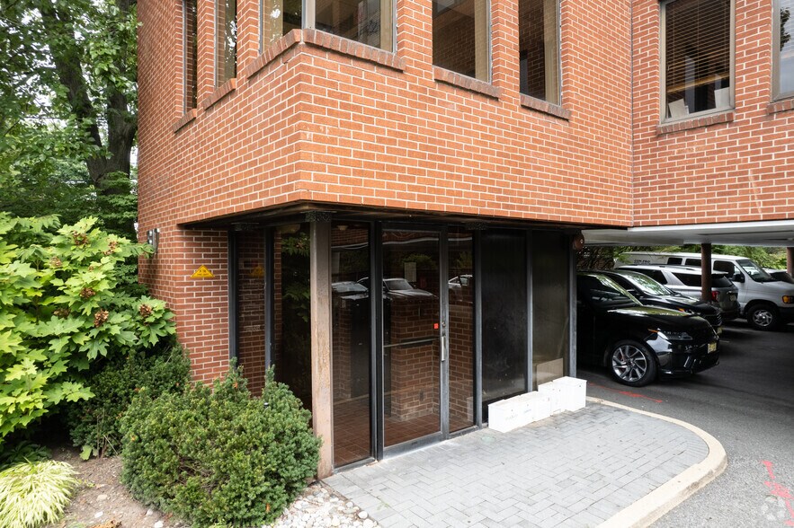 More Photos Of 617 E Palisade Ave, Englewood Cliffs Office For Lease