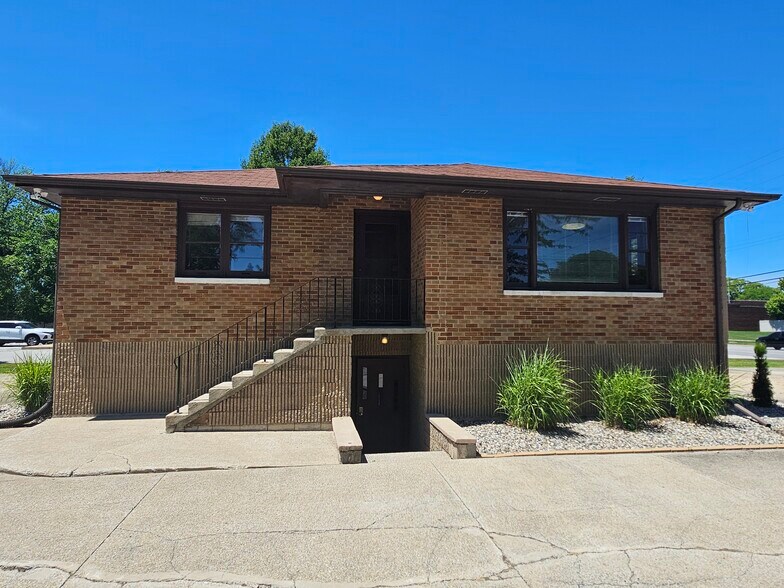 Primary Photo Of 2708 45th Ave, Highland Office For Sale