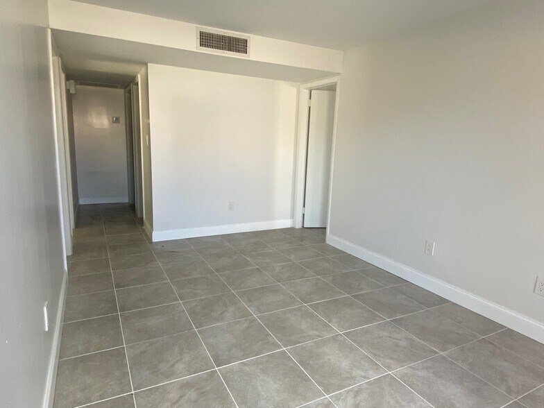 More Photos Of 3902 Burns Rd, Palm Beach Gardens Light Manufacturing For Lease