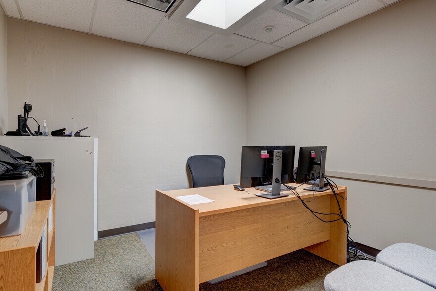 More Photos Of 499 NE Midway Blvd, Oak Harbor Office For Sale