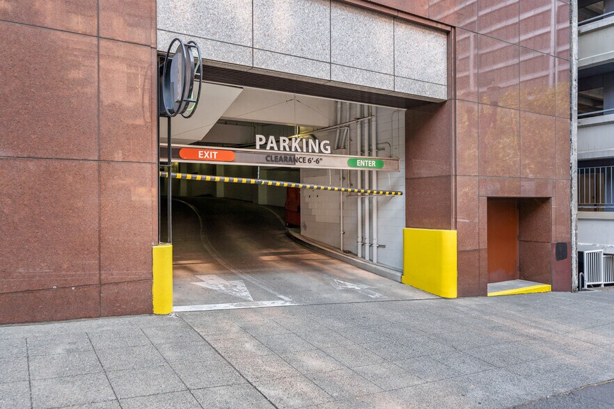 More Photos Of 1000 SW Broadway, Portland Office For Lease