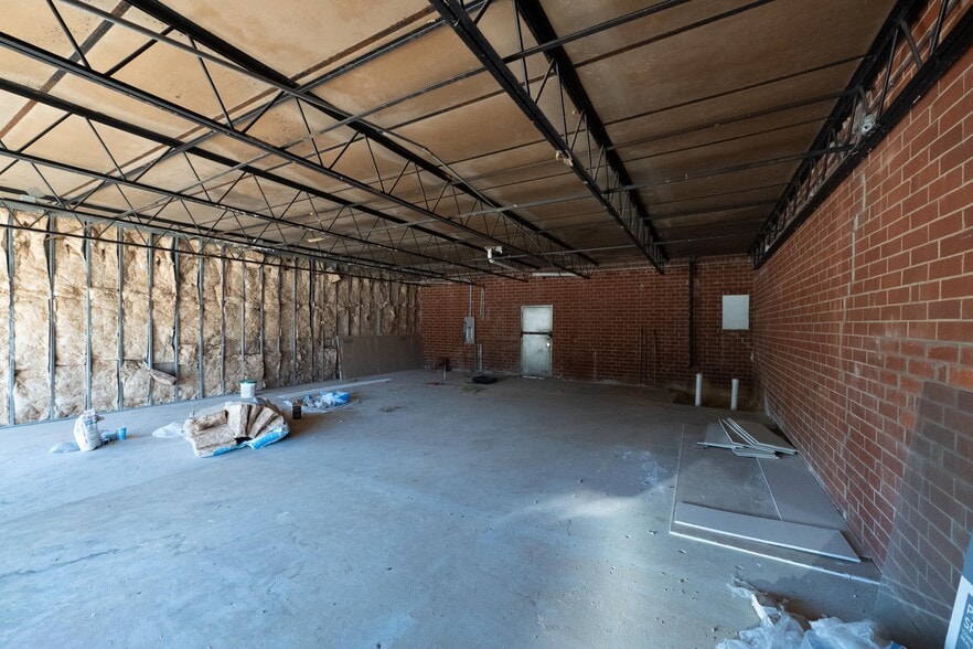 More Photos Of 711-719 N Madison Blvd, Roxboro General Retail For Lease