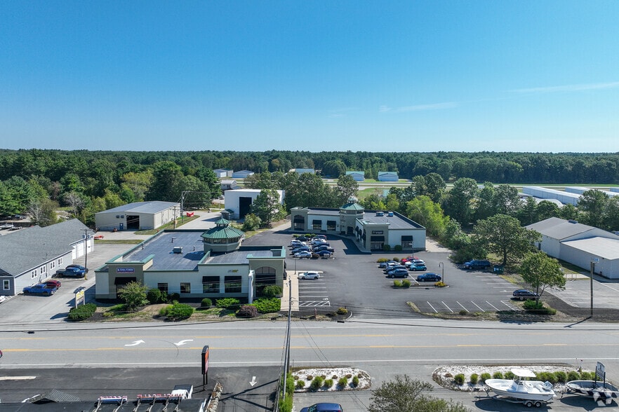 More Photos Of 7 Lafayette Rd, North Hampton Freestanding For Lease