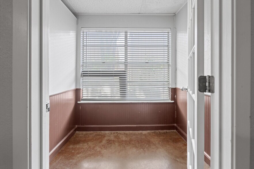 More Photos Of 5620 Rowlett Rd, Rowlett General Retail For Sale