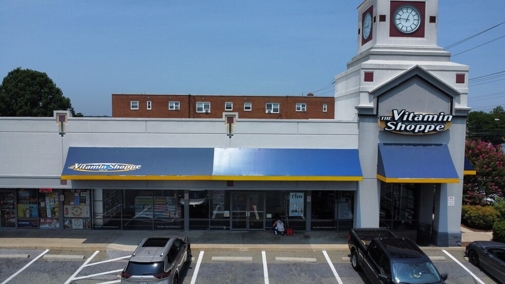 More Photos Of 206-300 N Frederick Ave, Gaithersburg Unknown For Lease