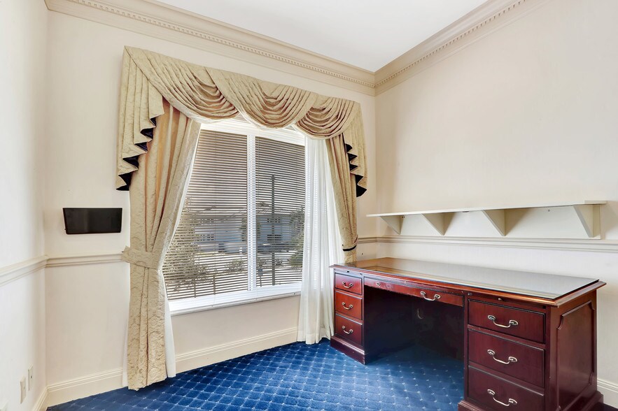 More Photos Of 117 SE Seminole St, Stuart Medical For Sale