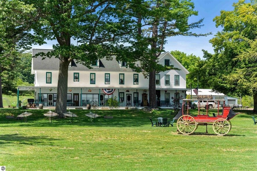 More Photos Of 18599 Mission Rd, Traverse City Hotel For Sale