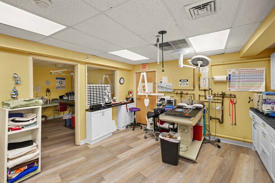 More Photos Of 10-15 Green St, Jamaica Plain Medical For Sale