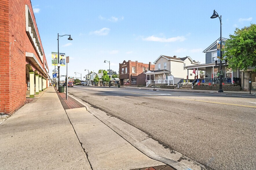 More Photos Of 516-528 Main St, Hamilton Office For Sale