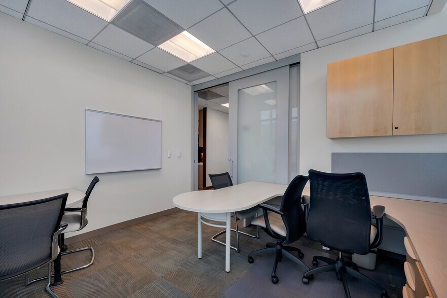 More Photos Of 855-865 Aviation Dr, Camarillo Airplane Hangar For Lease