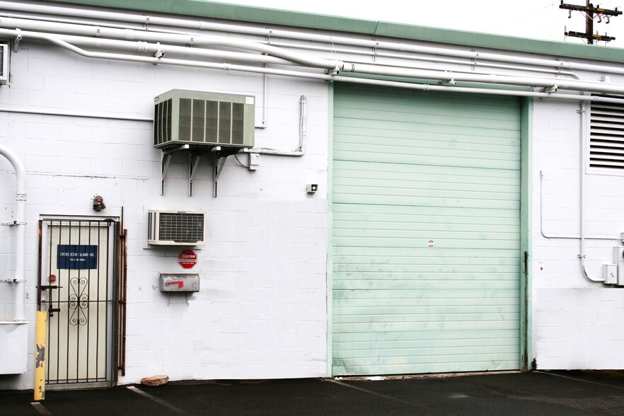 More Photos Of 720 Moowaa St, Honolulu Warehouse For Lease