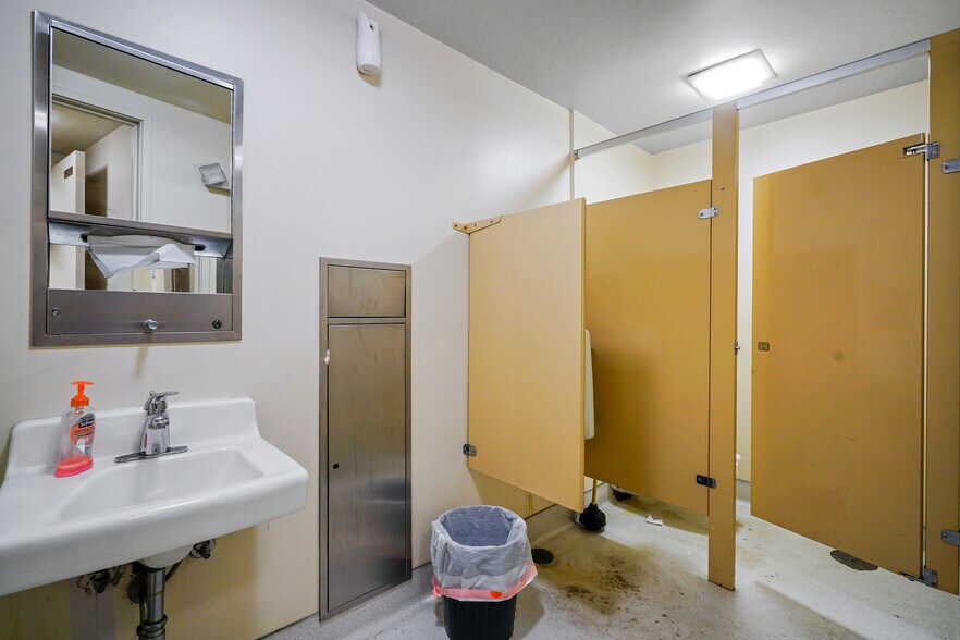 More Photos Of 1414 Webster St, Alameda Bank For Lease