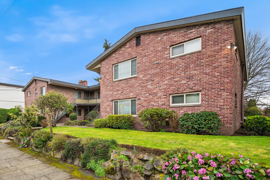 More Photos Of 1521 NW 65th St, Seattle Apartments For Sale