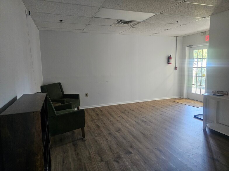 More Photos Of 100 Quarry Rd, Hamburg Medical For Lease