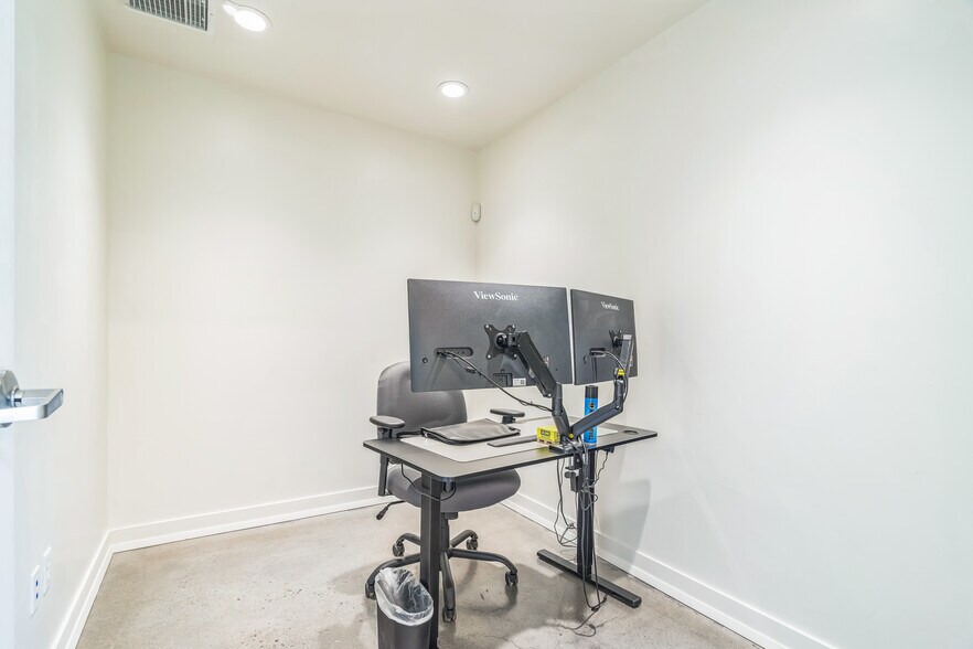 More Photos Of 8563-8579 San Fernando Rd, Sun Valley Land For Lease