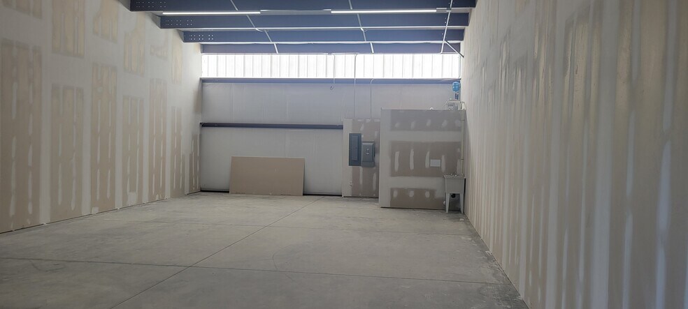 More Photos Of 8129 Pine Ridge Rd, Mechanicsville Light Distribution For Lease