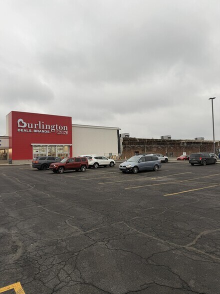 More Photos Of 3401-3500 S US Highway 41, Terre Haute Unknown For Lease