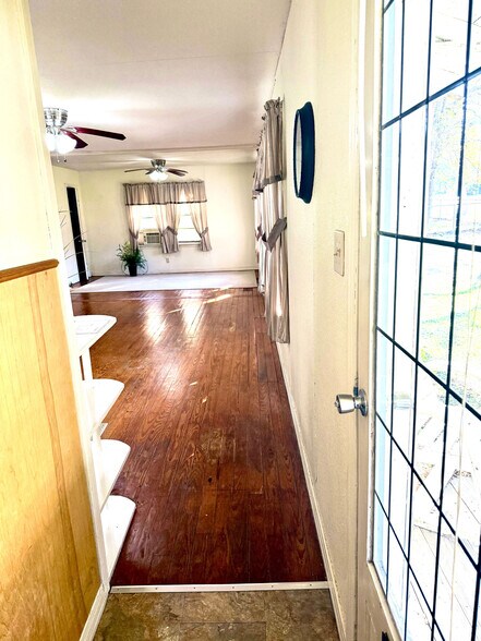 More Photos Of 9278 N Highway 77, Lexington Flex For Sale