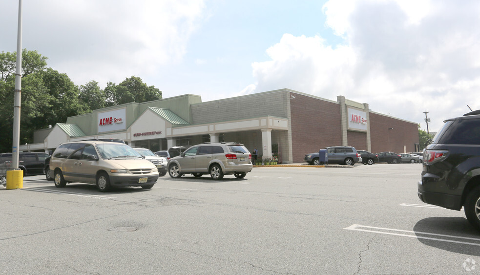 Primary Photo Of 329 Speedwell Ave, Morris Plains Supermarket For Lease