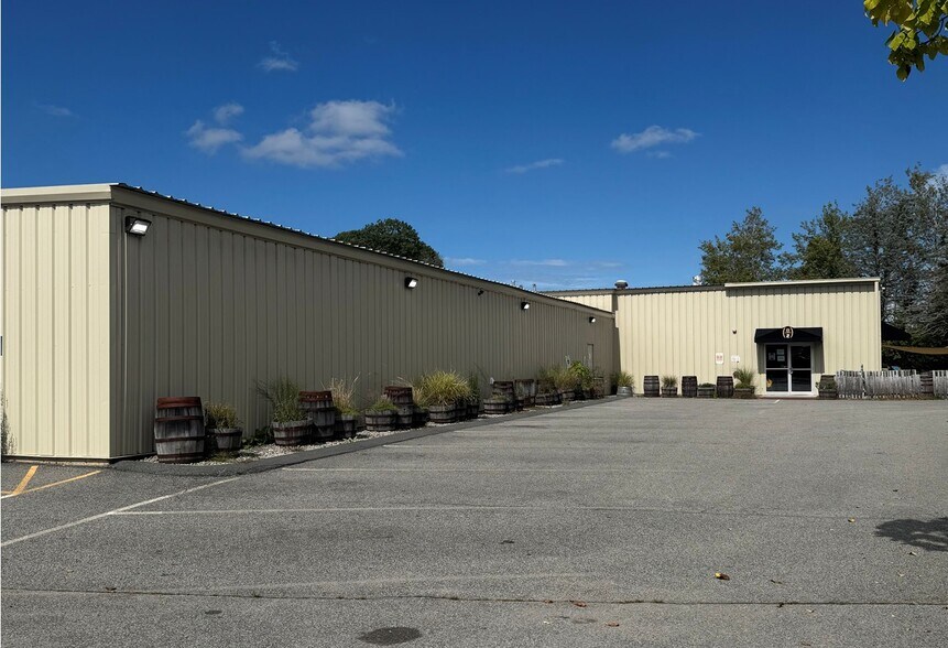 More Photos Of 95 Woodrock Rd, Weymouth Warehouse For Lease