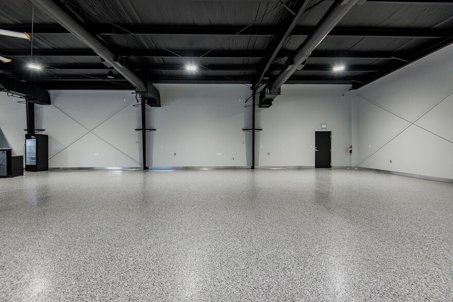 More Photos Of 1551 E World Blvd, Fort Mohave Showroom For Sale