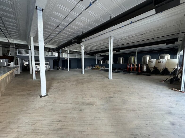 More Photos Of 137 S Main St, Adrian Storefront Retail Office For Lease