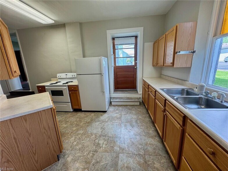 More Photos Of 73 S 9th St, Mcconnelsville Religious Facility For Sale