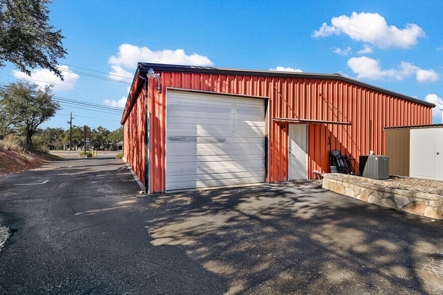 More Photos Of 1107 Ranch Road 620 S, Lakeway Office For Lease