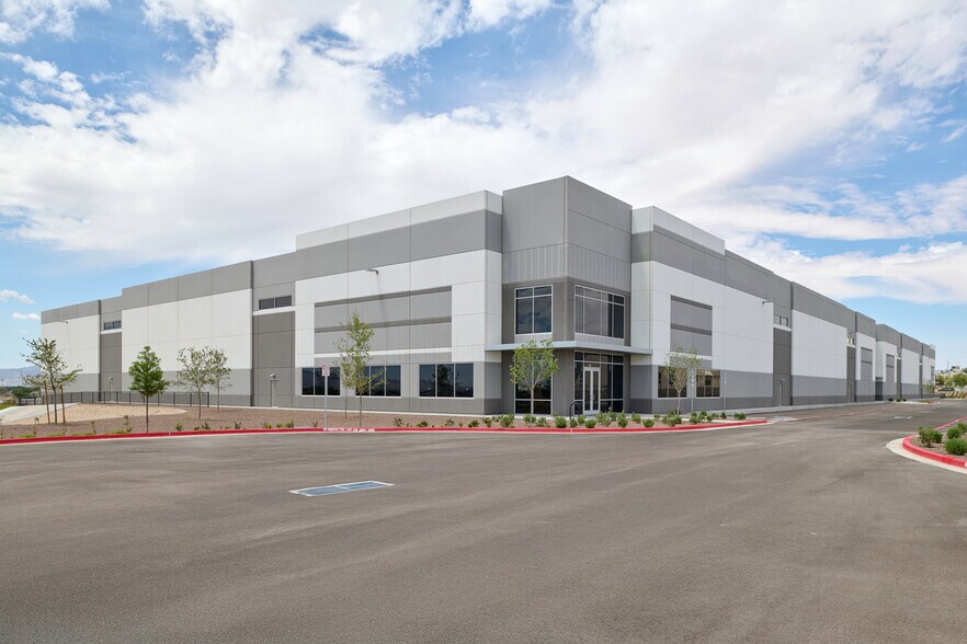 More Photos Of 8900 Escobar Dr, El Paso Distribution For Lease