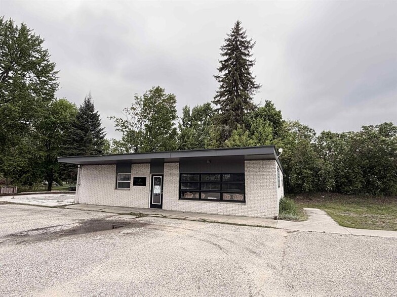 Primary Photo Of 108 S Mill St, Marion Freestanding For Sale