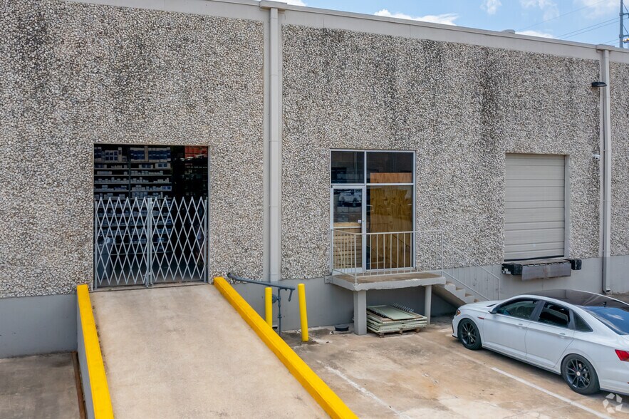 More Photos Of 9324 Neils Thompson Dr, Austin Warehouse For Lease