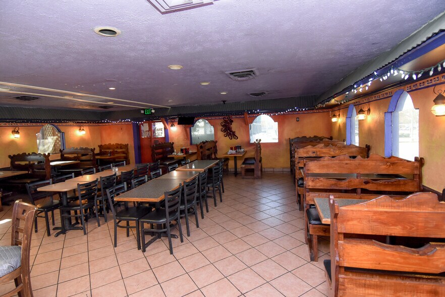 More Photos Of 1082 Highway 19 N, Thomaston Restaurant For Sale