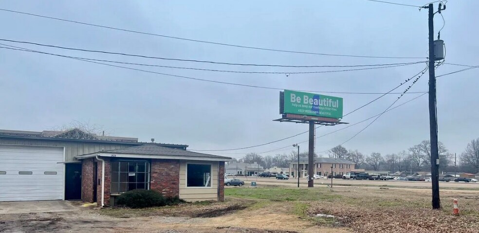 More Photos Of 901 US-82, Greenwood Land For Sale