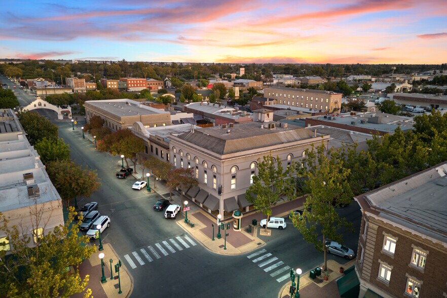 More Photos Of 10 S School St, Lodi Storefront Retail Office For Sale