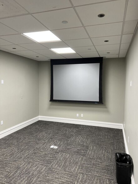 More Photos Of 34 E Industrial Rd, Branford Light Manufacturing For Lease