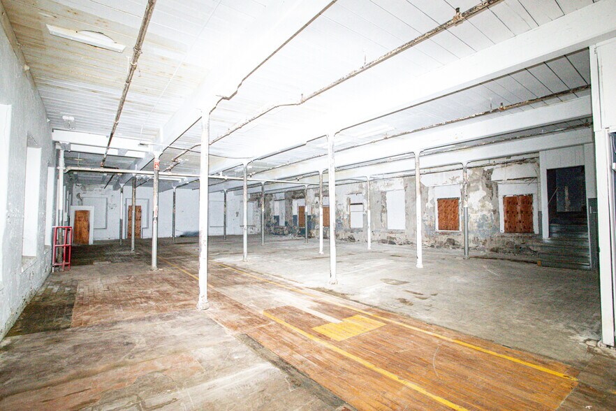 More Photos Of 1 Lewiston St, Fall River Warehouse For Lease