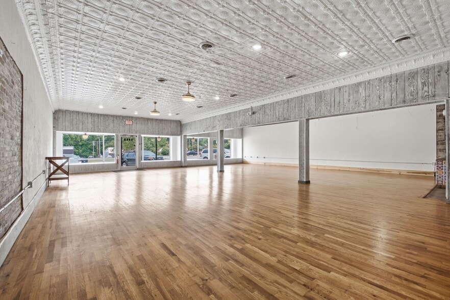 More Photos Of 1029 Park St, Westmoreland Storefront Retail Office For Sale