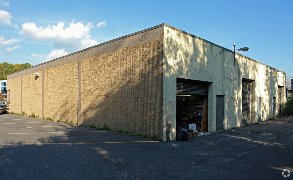 More Photos Of 906-911 W Jericho Tpke, Smithtown Unknown For Lease