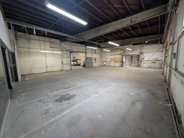 More Photos Of 2120 W 15th St, Long Beach Warehouse For Lease