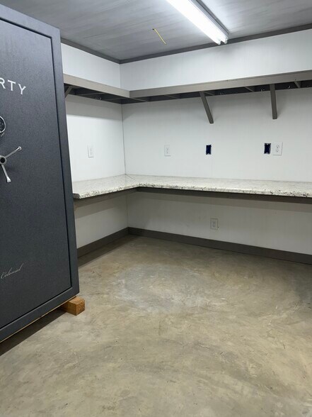 More Photos Of 613 N Main St, Piedmont Restaurant For Sale