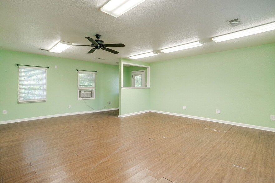 More Photos Of 1504 Bus Rte 1187, Crowley Freestanding For Sale