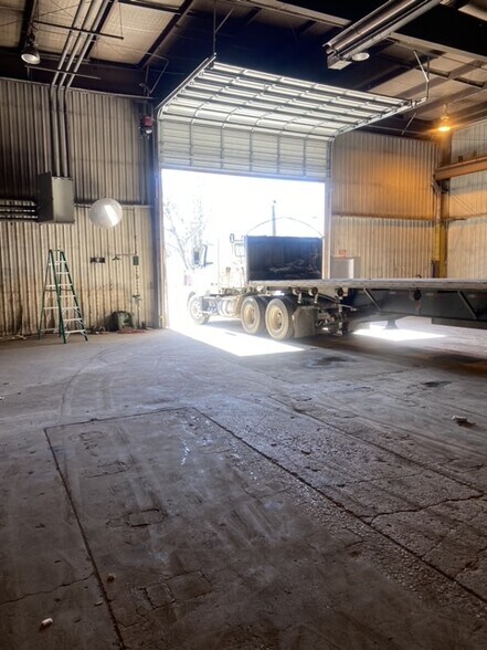 More Photos Of 401 W Blair Pike Rd, Peru Warehouse For Lease