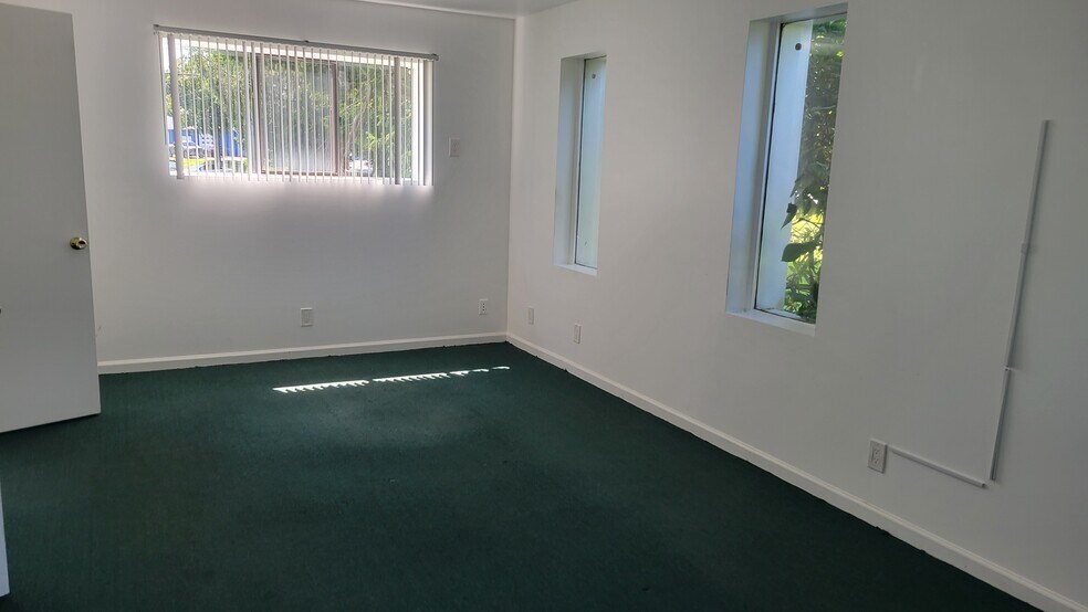 More Photos Of 4 Hadden Dr, Montgomery Warehouse For Lease